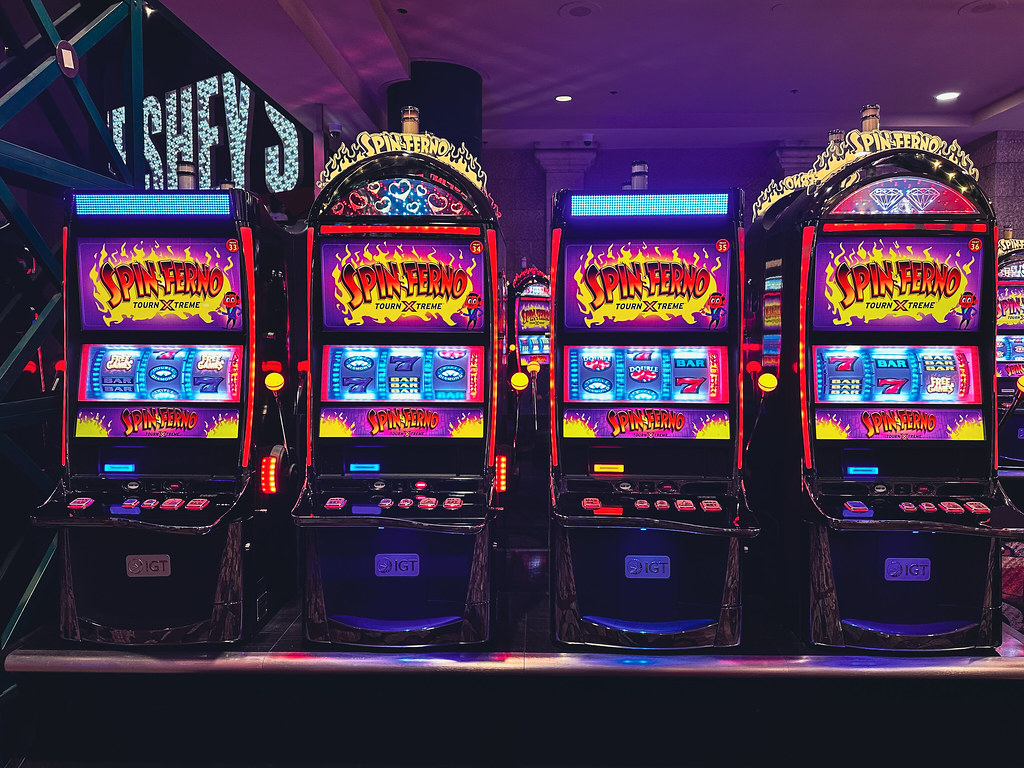 Slot Machines vs Table Games